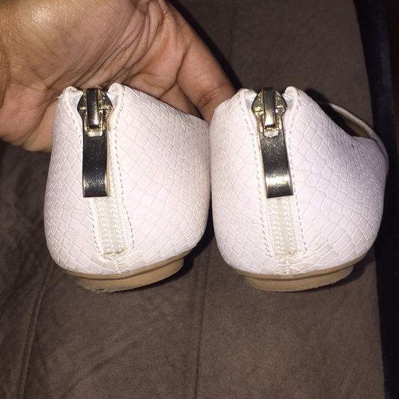 White dress flat shoes - Picture 2 of 4